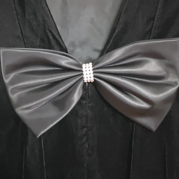 VTG Late Edition Women's Black Velvet Evening Dress Plunging Back W/Bow Sz 8 GUC
